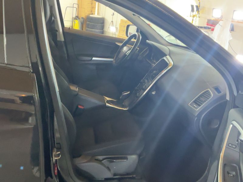 Volvo XC60 2.4 D4 Kinetic AWD 2017 – снимка 16