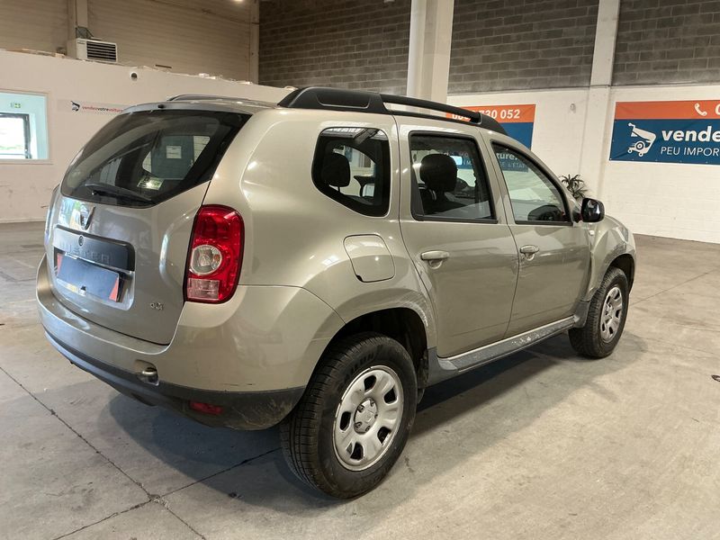 Dacia Duster 1.5 dCi Laureate 4x2 2011 – снимка 2