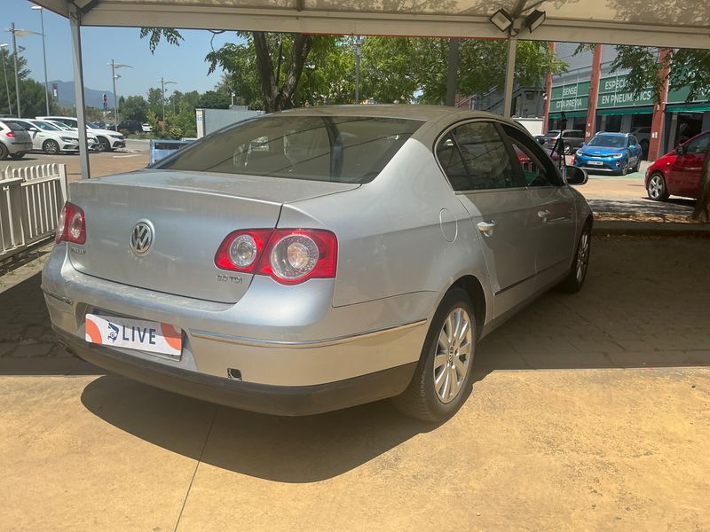 Volkswagen Passat 2.0 TDI Advance 2005 – снимка 2