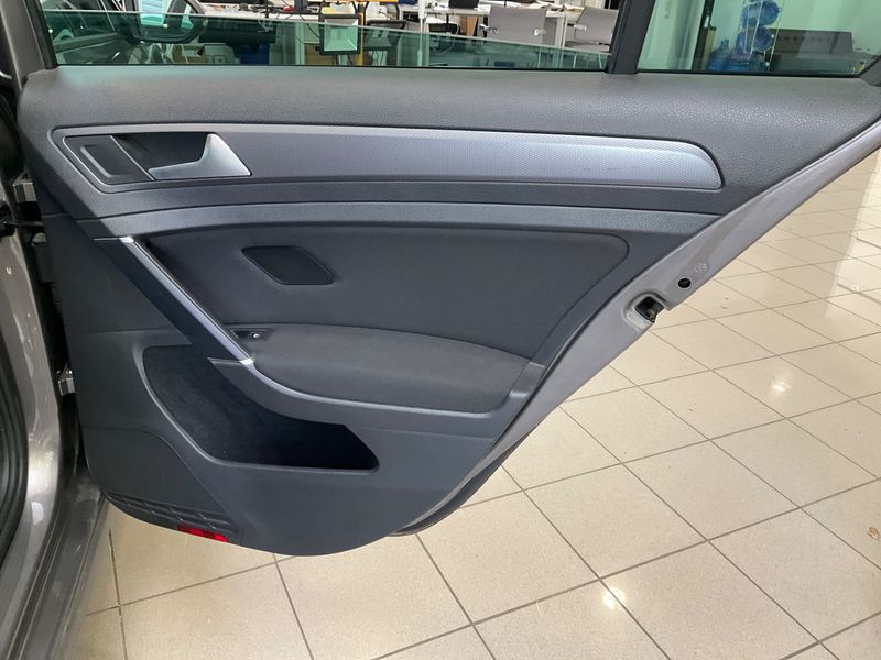 Volkswagen Golf VII 1.6 TDI Lounge BlueMotion Tech 2015 – снимка 24