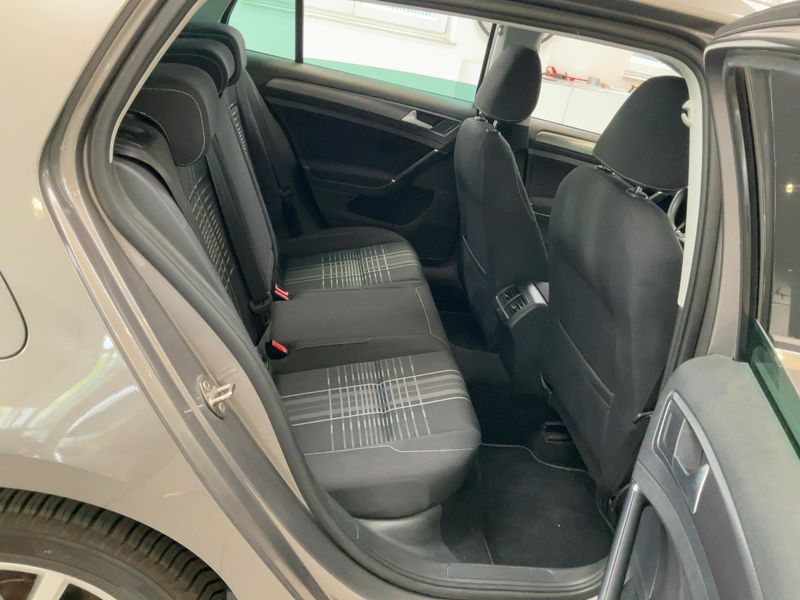 Volkswagen Golf VII 1.6 TDI Lounge BlueMotion Tech 2015 – снимка 19