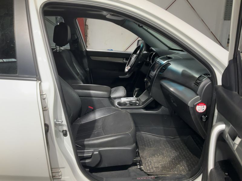 Kia Sorento 2.2 CRDi Spirit 4WD 2012 – снимка 17