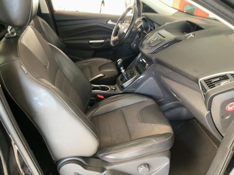 Ford Kuga 2.0 TDCi Titanium 2015 – снимка 16