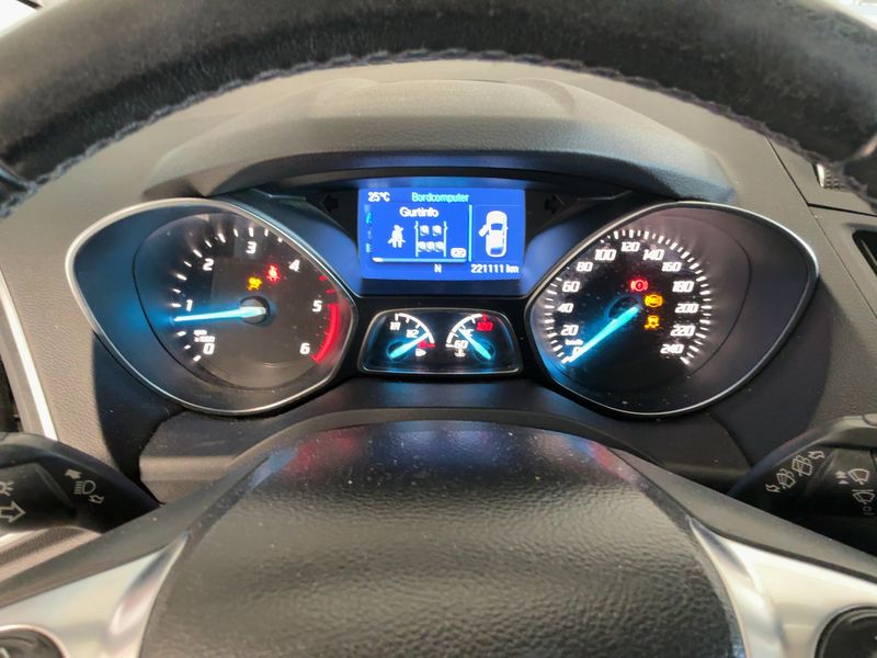 Ford Kuga 2.0 TDCi Titanium 2015 – снимка 18