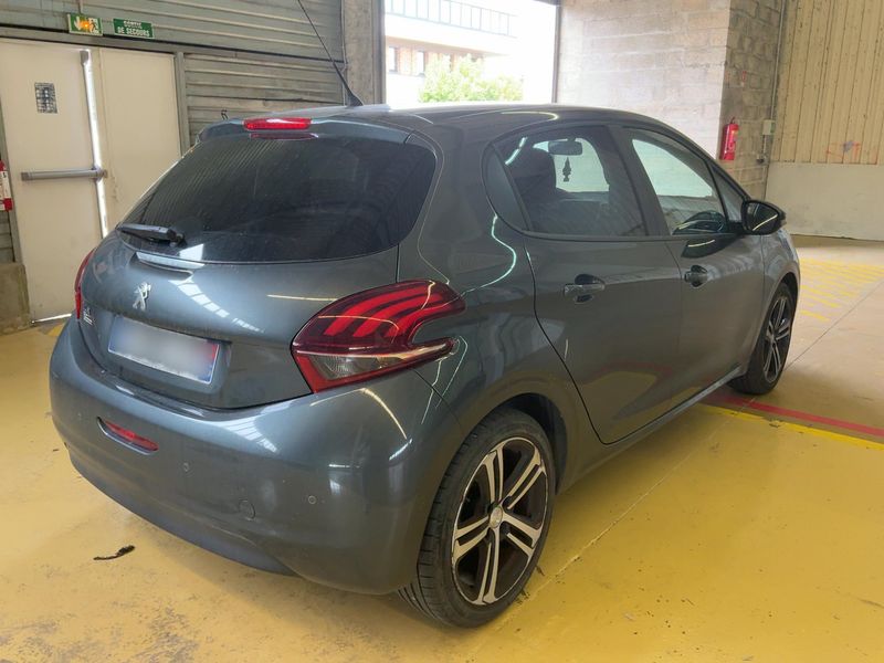 Peugeot 208 1.6 Blue-HDi Style 2017 – снимка 8