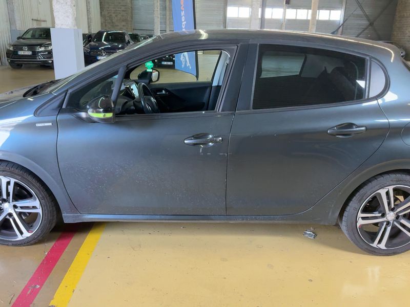 Peugeot 208 1.6 Blue-HDi Style 2017 – снимка 4