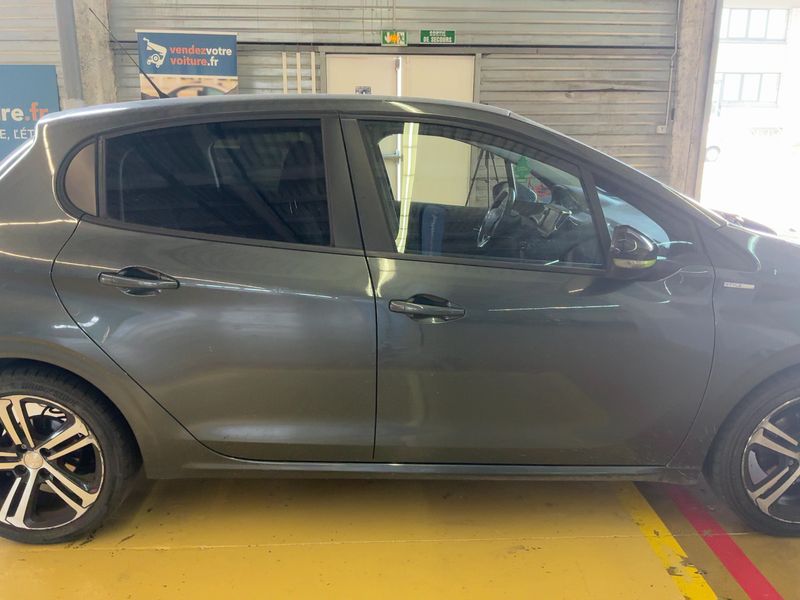 Peugeot 208 1.6 Blue-HDi Style 2017 – снимка 10