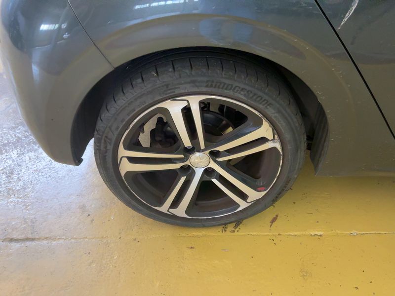 Peugeot 208 1.6 Blue-HDi Style 2017 – снимка 9
