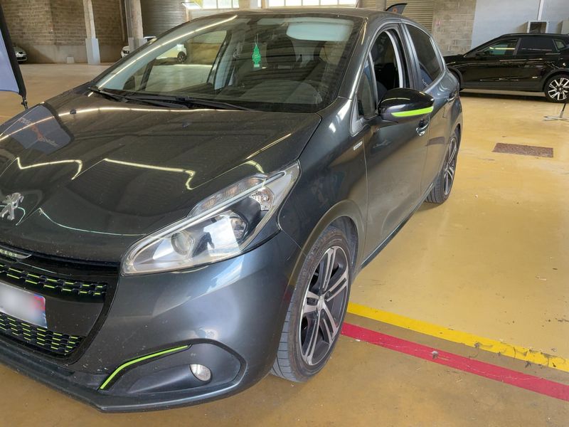 Peugeot 208 1.6 Blue-HDi Style 2017 – снимка 2