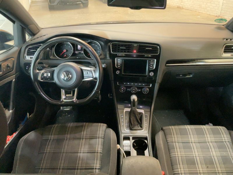 Volkswagen Golf VII 2.0 TDI GTD BlueMotion Tech 2015 – снимка 17