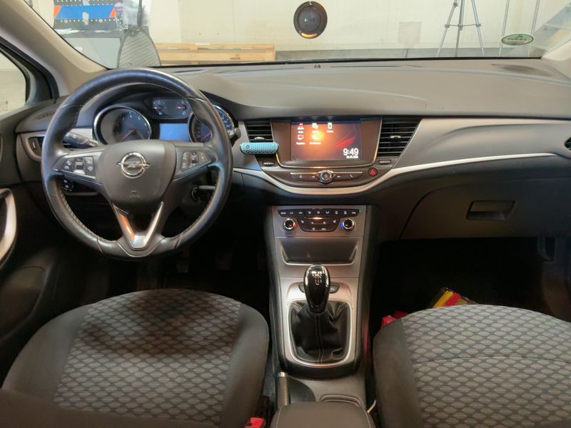 Opel Astra 1.4 SIDI Turbo Active 2017 – снимка 18