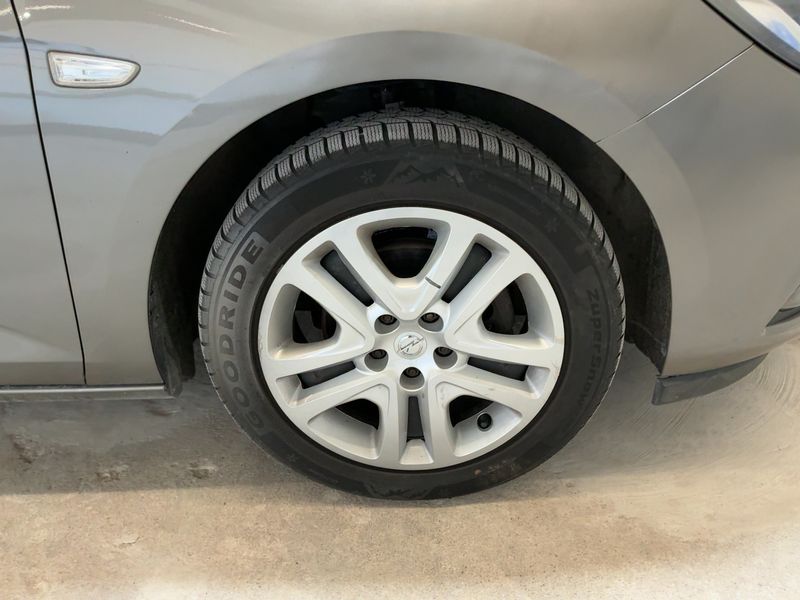 Opel Astra 1.4 SIDI Turbo Active 2017 – снимка 11
