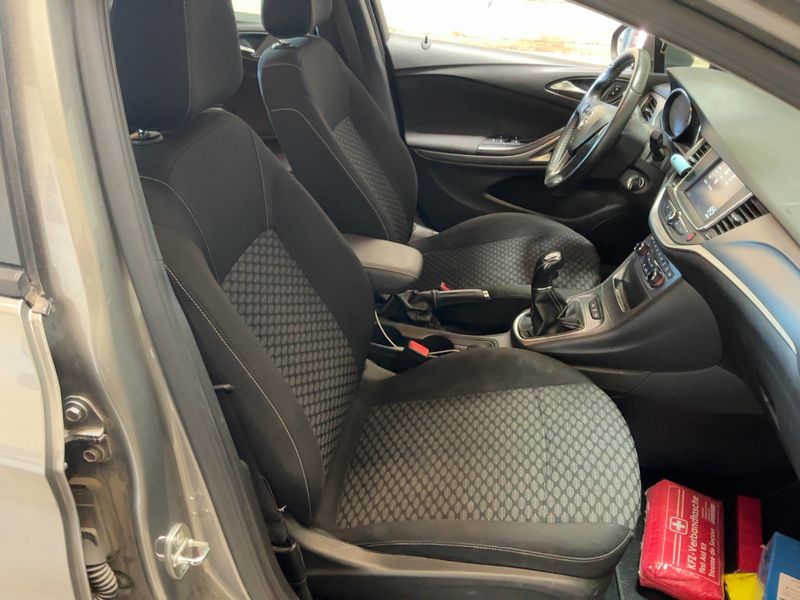 Opel Astra 1.4 SIDI Turbo Active 2017 – снимка 17