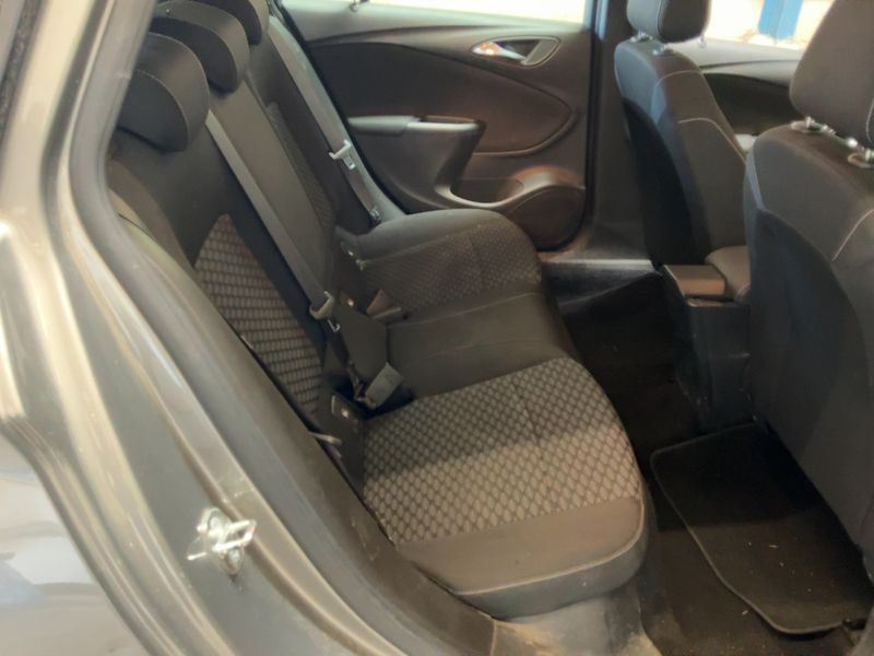 Opel Astra 1.4 SIDI Turbo Active 2017 – снимка 20