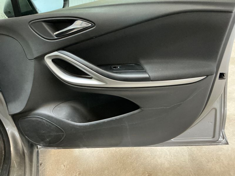 Opel Astra 1.4 SIDI Turbo Active 2017 – снимка 28