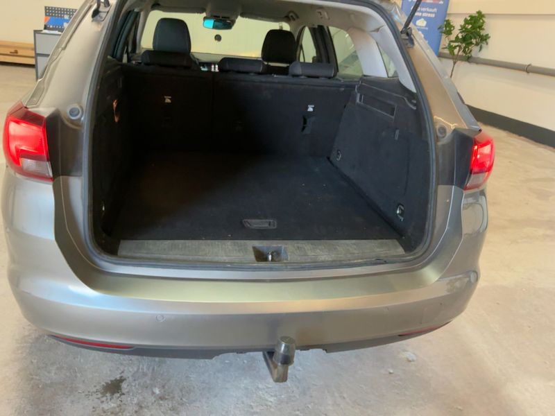 Opel Astra 1.4 SIDI Turbo Active 2017 – снимка 16