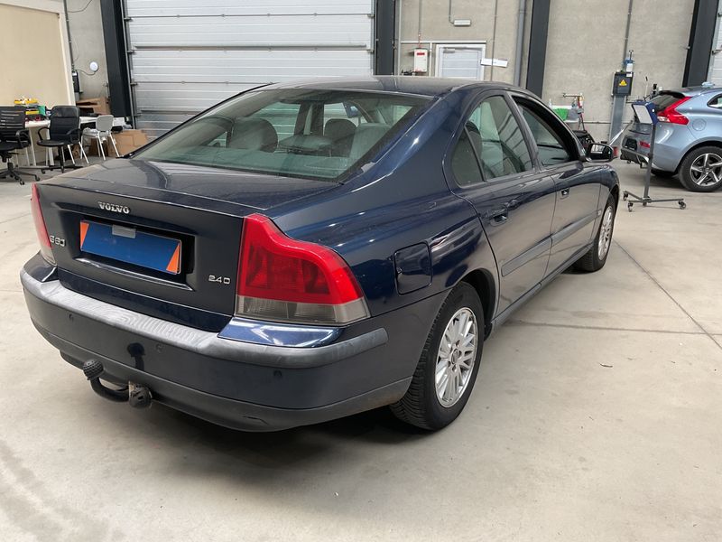 Volvo S60 2.4 D 2004 – снимка 2