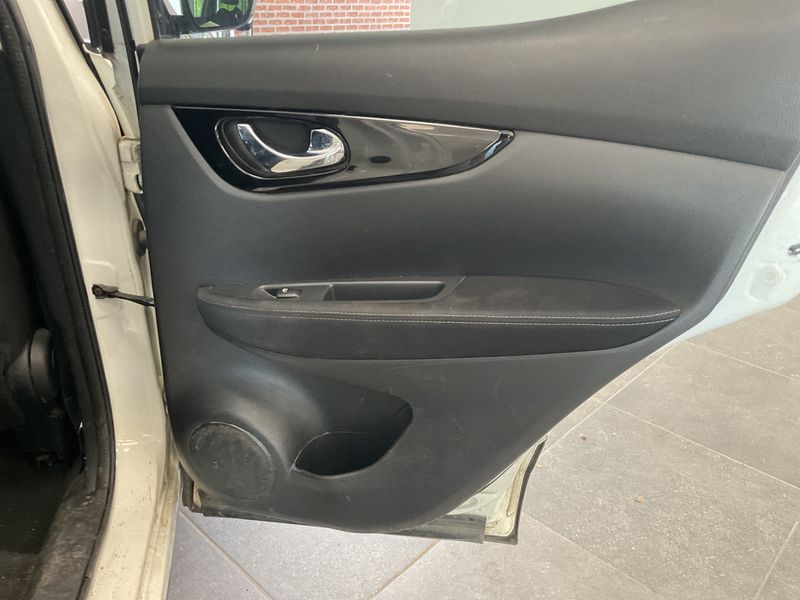 Nissan Qashqai 1.3 DIG-T Akari 2021 – снимка 42