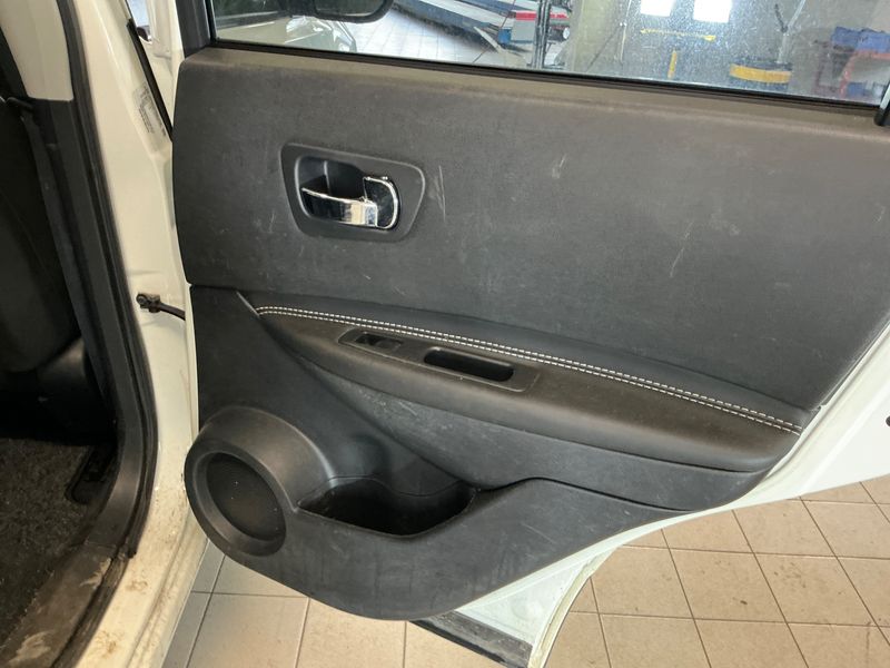 Nissan Qashqai 2.0 Tekna 4x4 2013 – снимка 31
