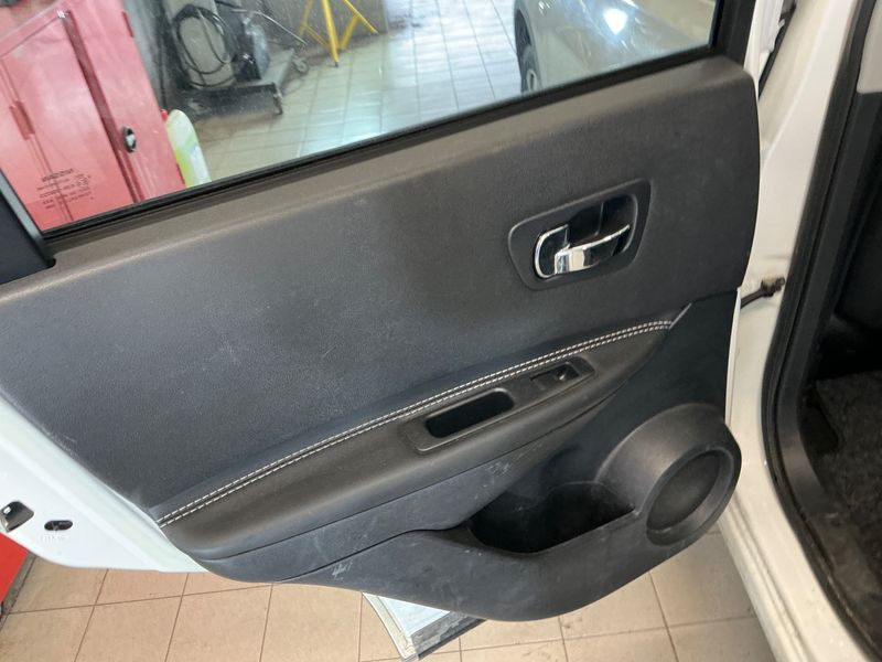 Nissan Qashqai 2.0 Tekna 4x4 2013 – снимка 33