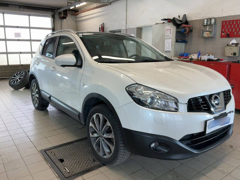 Nissan Qashqai 2.0 Tekna 4x4 2013 – снимка 12