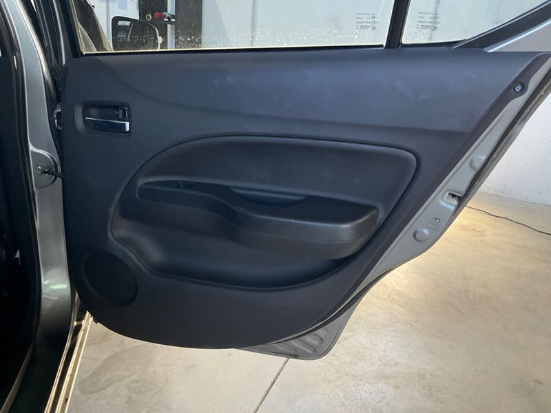Mitsubishi Attrage 1.2 Intense 2015 – снимка 27
