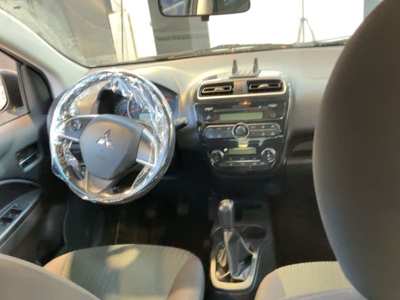 Mitsubishi Attrage 1.2 Intense 2015 – снимка 17