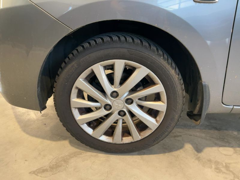 Mitsubishi Attrage 1.2 Intense 2015 – снимка 3