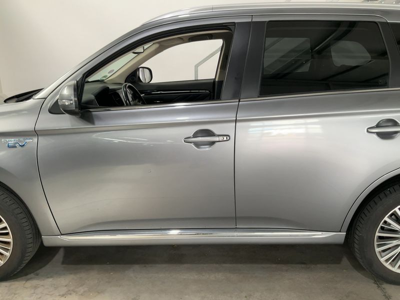 Mitsubishi Outlander 2.4 PHEV 4WD 2019 – снимка 4