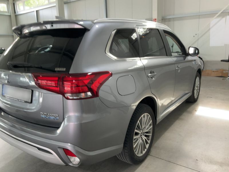 Mitsubishi Outlander 2.4 PHEV 4WD 2019 – снимка 8