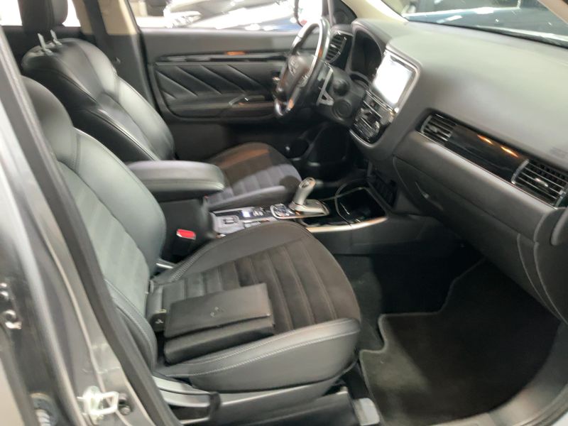 Mitsubishi Outlander 2.4 PHEV 4WD 2019 – снимка 16