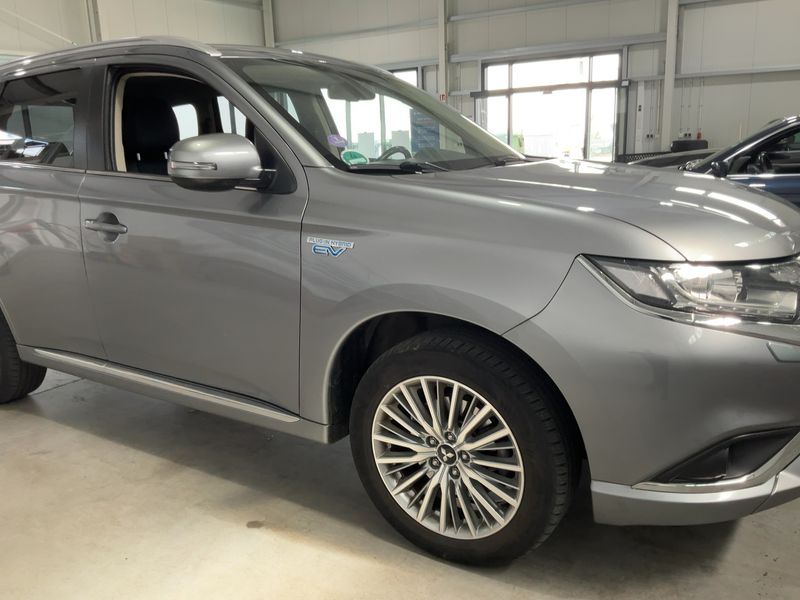Mitsubishi Outlander 2.4 PHEV 4WD 2019 – снимка 12