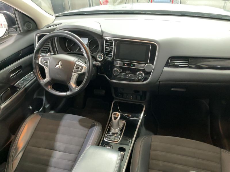 Mitsubishi Outlander 2.4 PHEV 4WD 2019 – снимка 17
