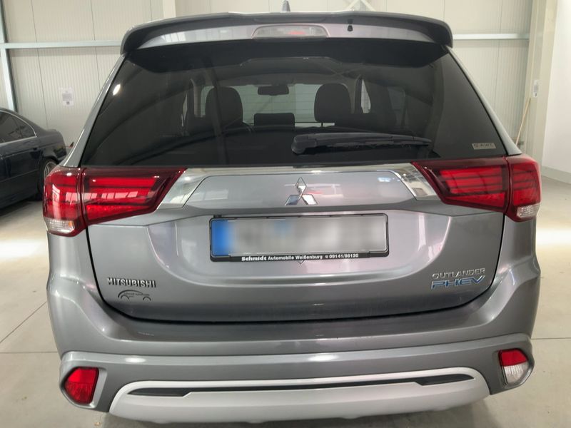 Mitsubishi Outlander 2.4 PHEV 4WD 2019 – снимка 7