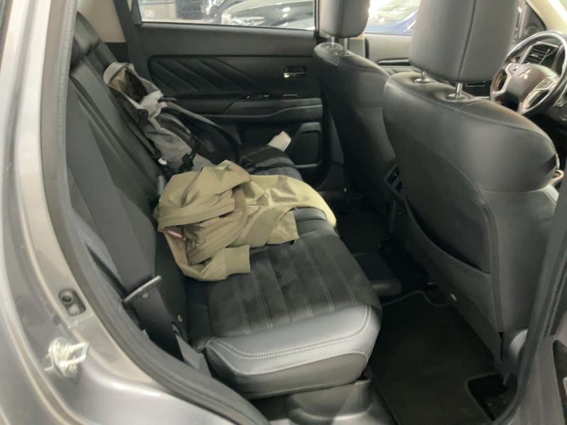 Mitsubishi Outlander 2.4 PHEV 4WD 2019 – снимка 19