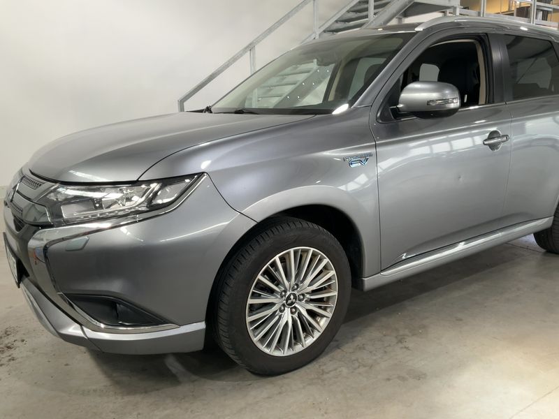 Mitsubishi Outlander 2.4 PHEV 4WD 2019 – снимка 2