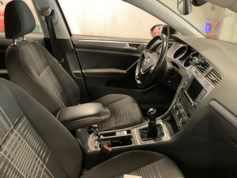 Volkswagen Golf VII 2.0 TDI Lounge BlueMotion Tech 2016 – снимка 16