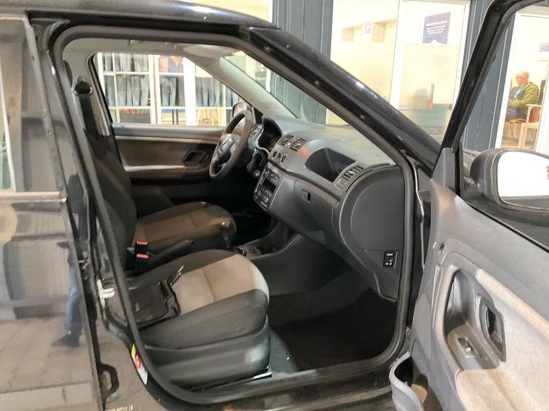 Skoda Fabia 1.2 TSI Cool Edition 2012 – снимка 3
