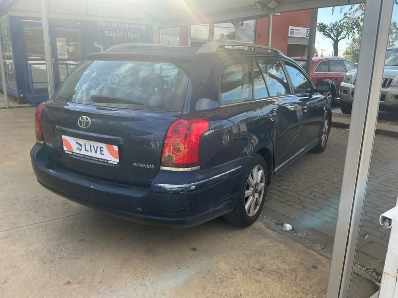 Toyota Avensis 1.8 2004 – снимка 2
