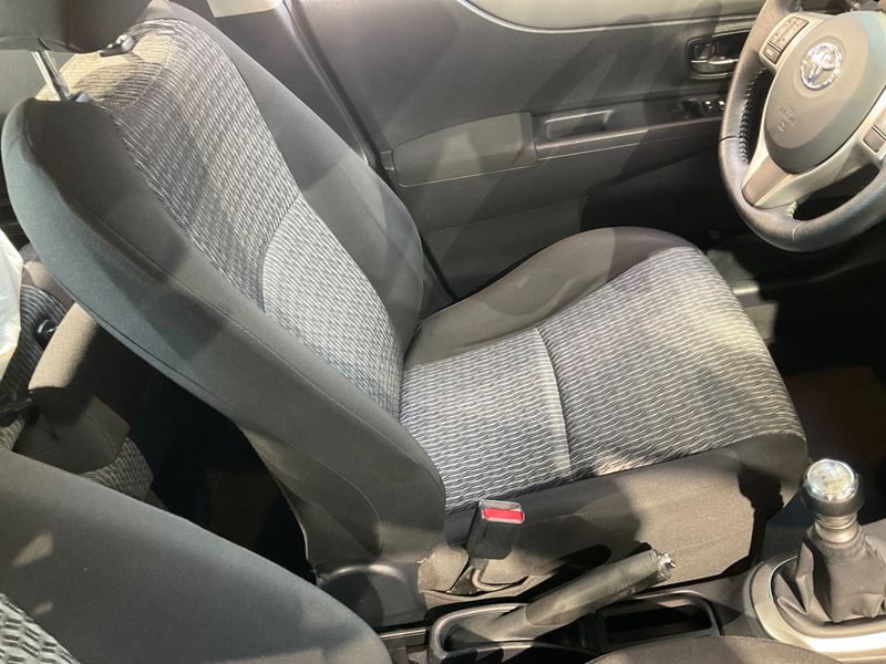 Toyota Yaris 1.33 Dual VVT-i Life 2014 – снимка 25