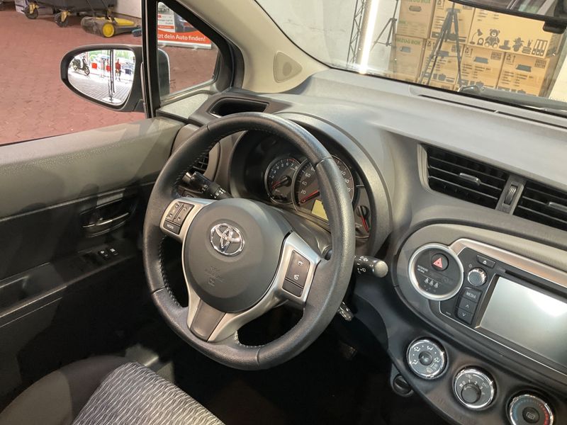 Toyota Yaris 1.33 Dual VVT-i Life 2014 – снимка 24