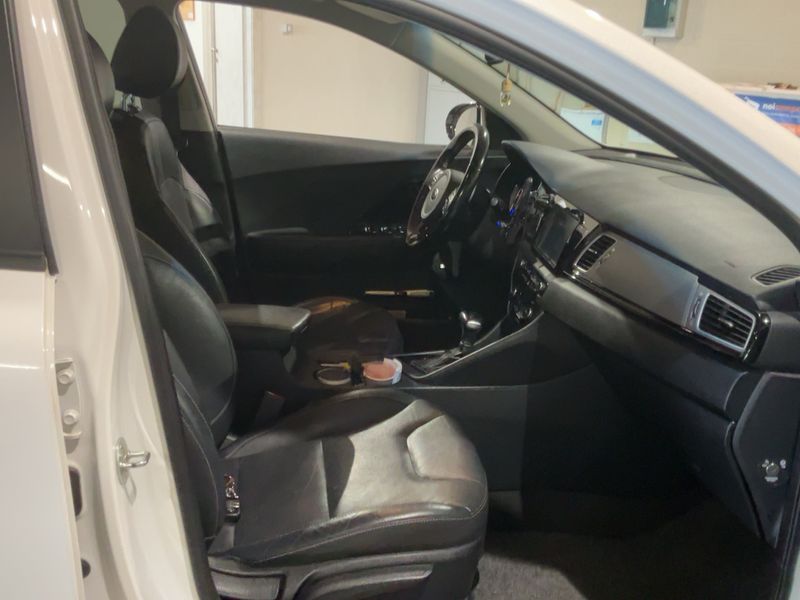Kia Niro 1.6 Hybrid Energy 2018 – снимка 17