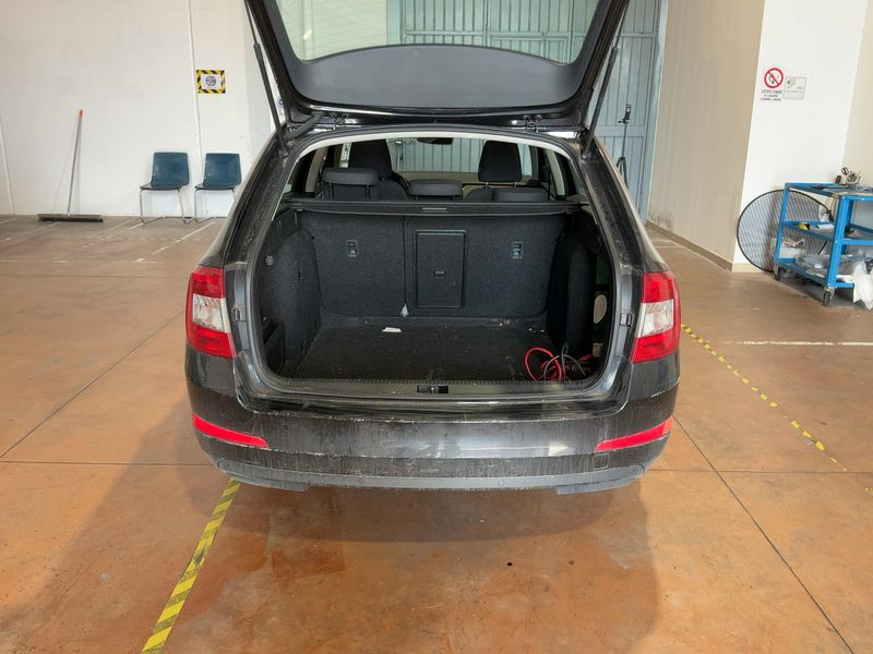 Skoda Octavia 1.6 TDI Executive 2016 – снимка 15