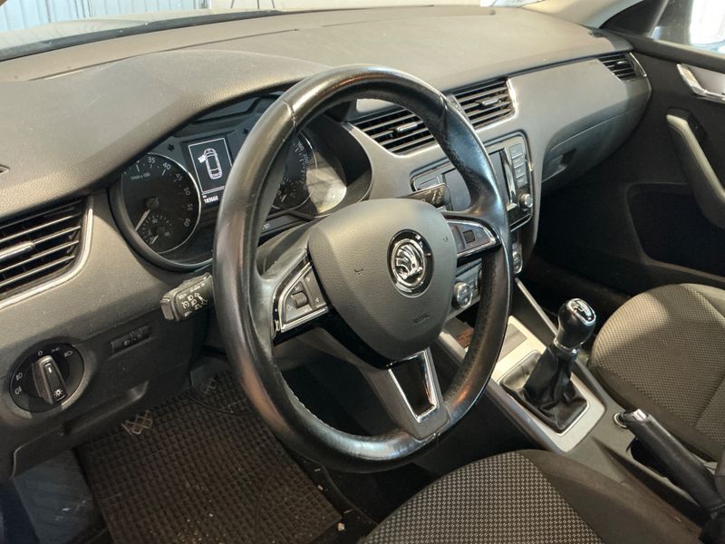 Skoda Octavia 1.6 TDI Executive 2016 – снимка 23