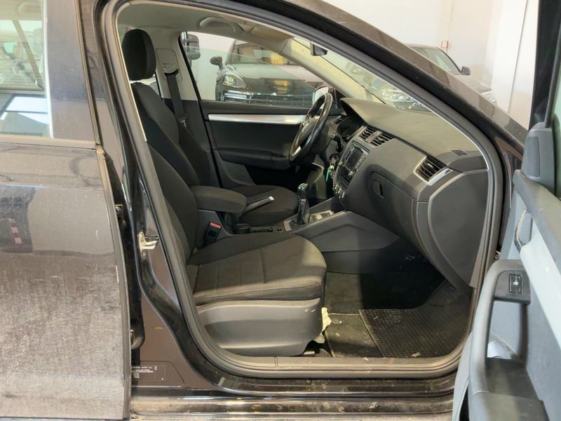 Skoda Octavia 1.6 TDI Executive 2016 – снимка 16