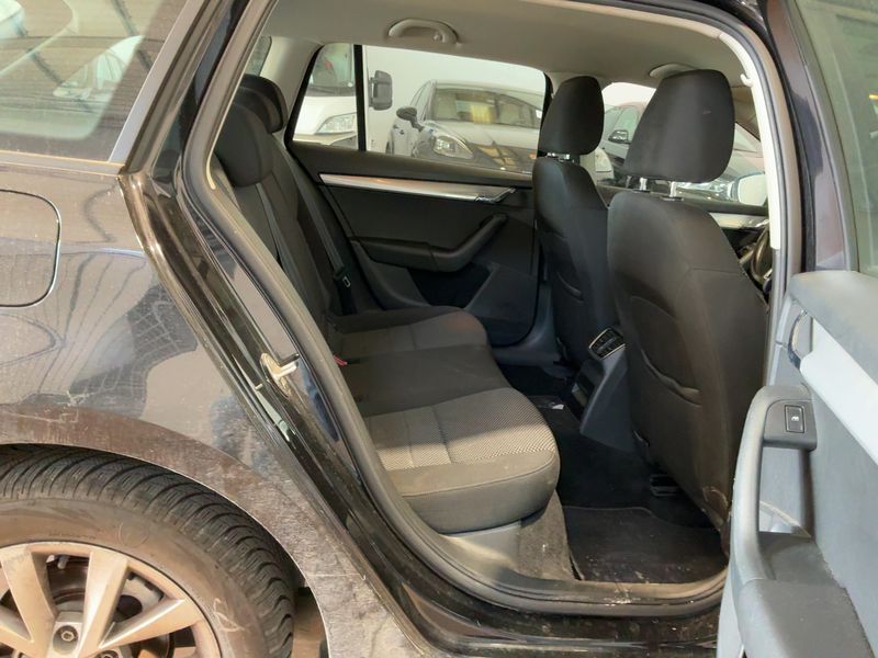 Skoda Octavia 1.6 TDI Executive 2016 – снимка 19