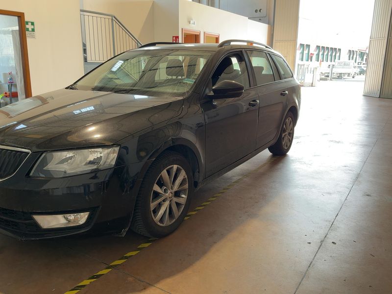 Skoda Octavia 1.6 TDI Executive 2016 – снимка 2