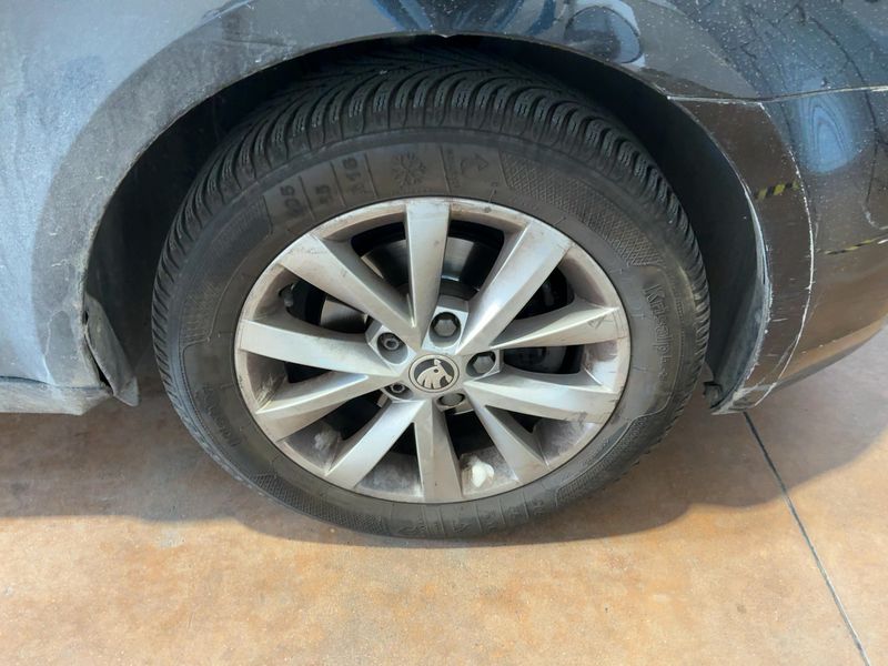 Skoda Octavia 1.6 TDI Executive 2016 – снимка 11