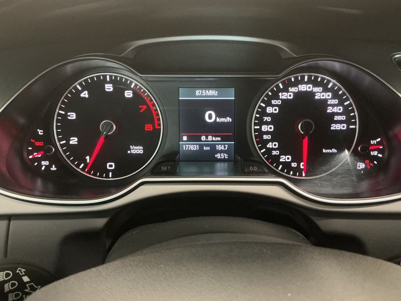 Audi A4 1.8 TFSI Attraction 2012 – снимка 18