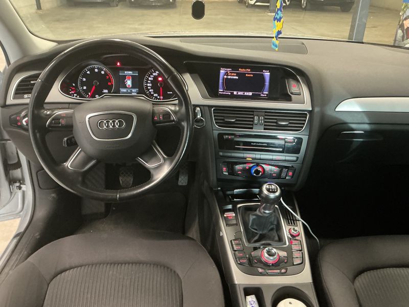 Audi A4 1.8 TFSI Attraction 2012 – снимка 17